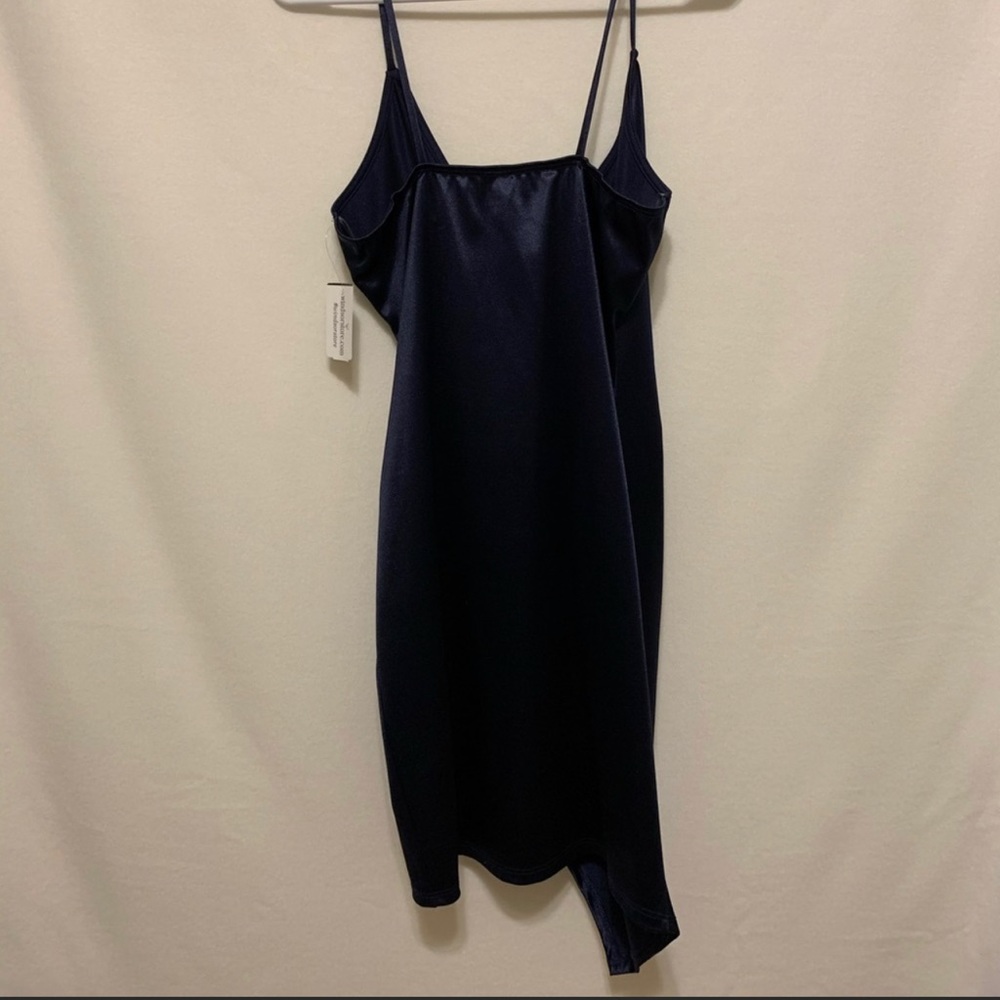 ✨👗3 Short Dresses & 1 Robe Bundle ✨ - Picture 3 of 16